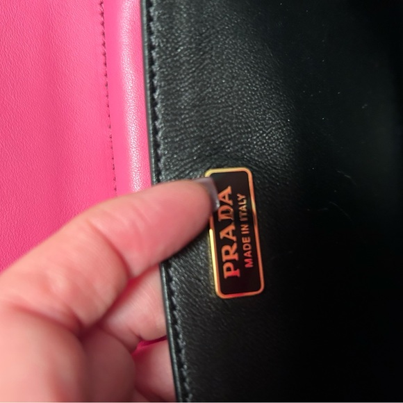 PRADA🩷City Calfskin saffiano cahier fuxia black bag💥sale!!!🔥 - Picture 3 of 13